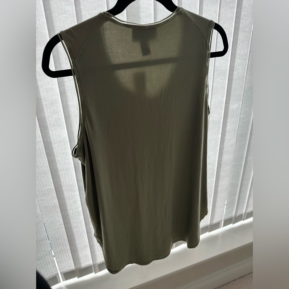 Top - Picture 2 of 3